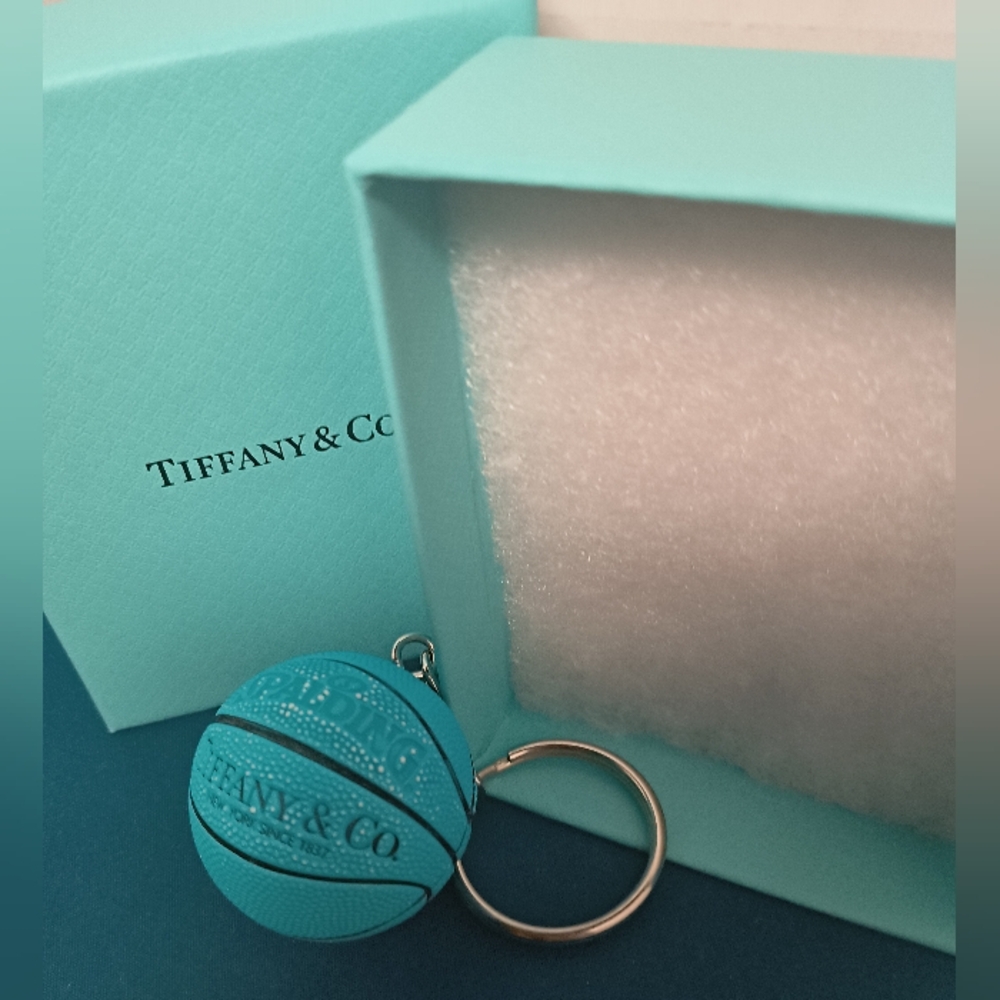 Pre Loved Tiffany & Co. Basketball Keychain - Picture 4 of 16